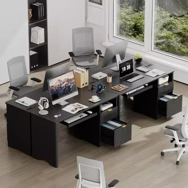Scrivania da 55" con prese di corrente, vassoio per tastiera e cassetti – Nero / Rovere marrone / Rovere naturale / Noce, 1 persona