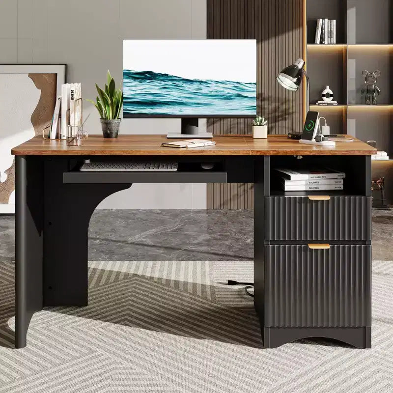 Scrivania da 55" con prese di corrente, vassoio per tastiera e cassetti – Nero / Rovere marrone / Rovere naturale / Noce, 1 persona