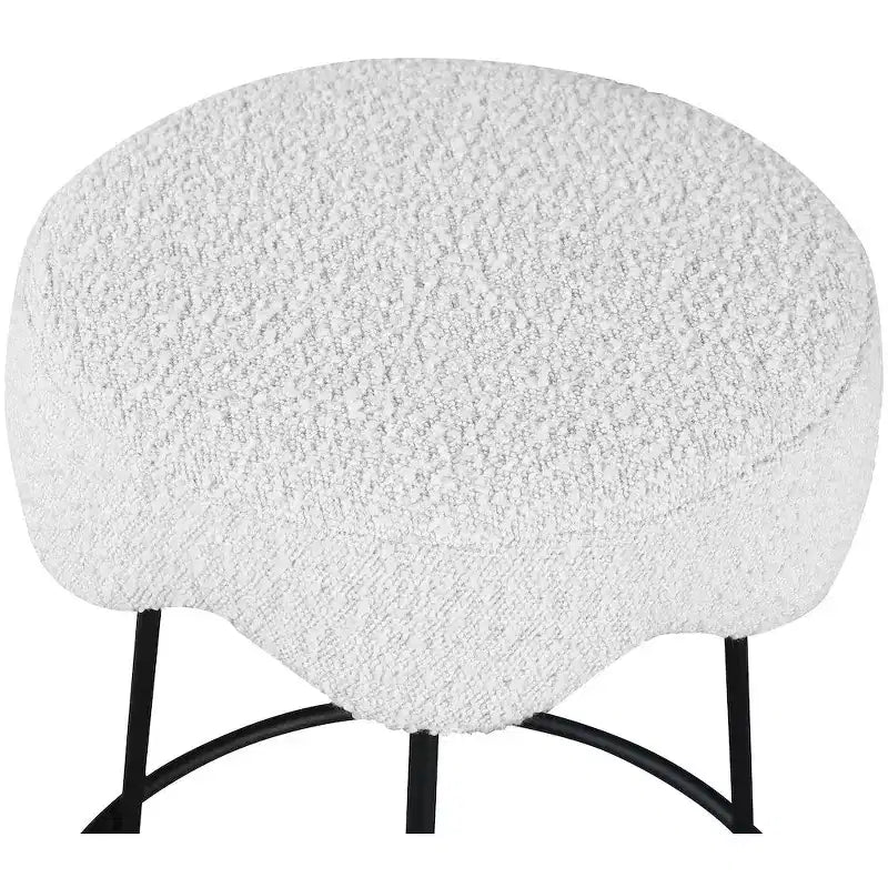 Sgabello da bancone senza schienale rotondo in bouclé color crema, seduta singola