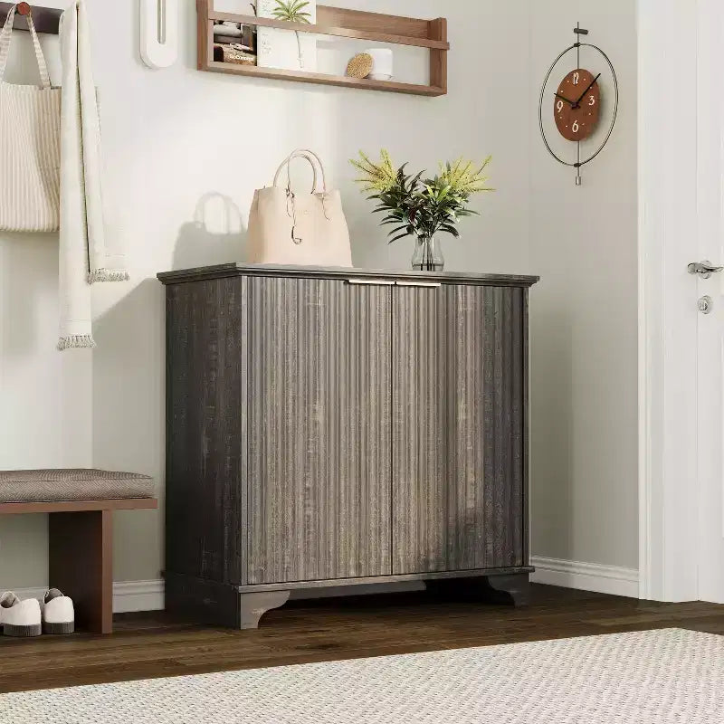 Mobile credenza con 2 ante, a listelli neri / rovere / bianchi – Montaggio da parte di un singolo utente